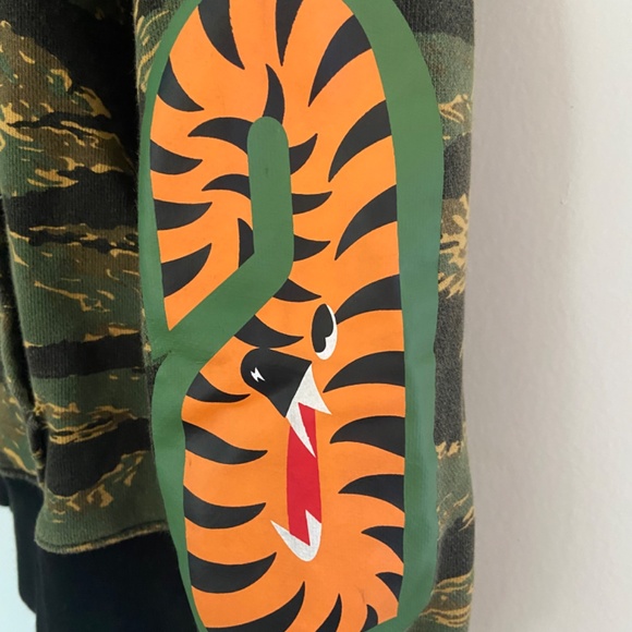 Bape Tiger Camo Shark Hoodie XL - Picture 3 of 9
